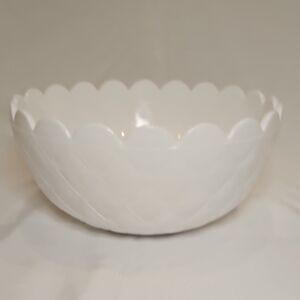 Milkglass Patterned Scalloped Bowl
